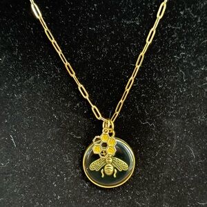 Gold 🐝 Pendant Necklace 18” with‎ 2” extender.